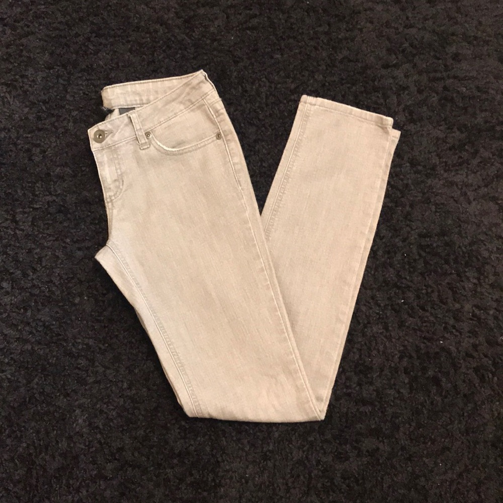 Light grey skinny jeans